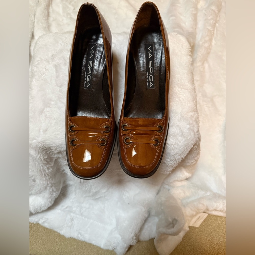 Via Spiga Women's Brown Patent Flats